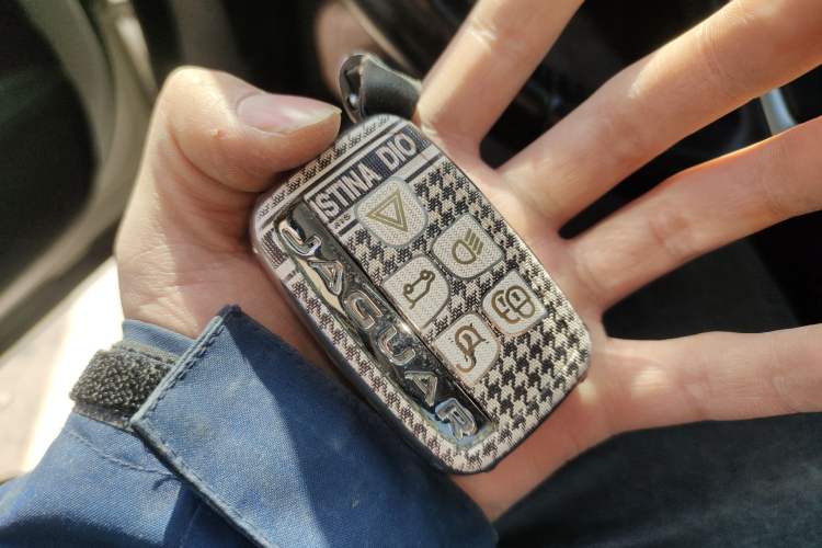 Used Jaguar F-PACE 2018 2.0T Two-Wheel Drive Urban Deluxe Edition