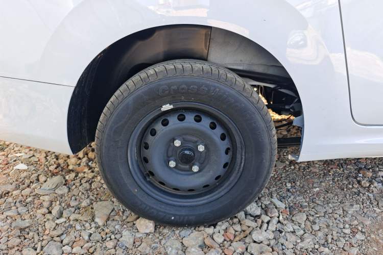 Used Wuling Hongguang New Energy 2025 Extended-Range Hybrid 50 km Utility Version Right Rear Wheel Hub