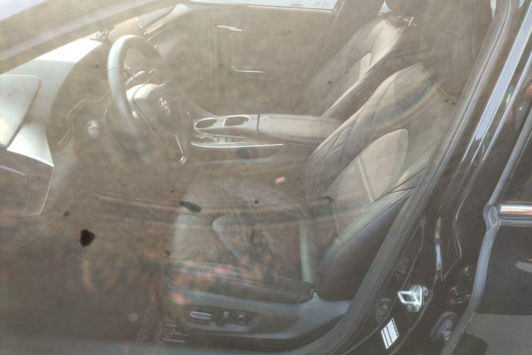 Used Toyota Avalon 2019 Dual-Engine 2.5L XLE Prestige Version China VI Standard
