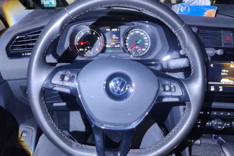 Used Volkswagen Tiguan L 2019 330TSI Automatic Two-Wheel Drive Smart Luxury Version China VI Standard