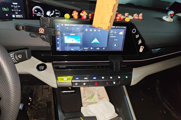 Used CHANGAN UNI-V iDD 2023 ZhiDian iDD 1.5T 113km ZhiKu Model Audio And AC Panel