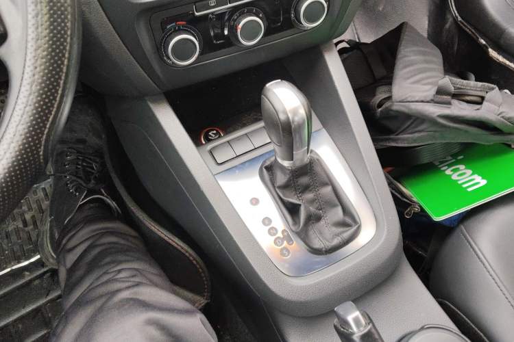 Used Volkswagen Sagitar 2014 Revised Version 1.6L Automatic Leading Edition
