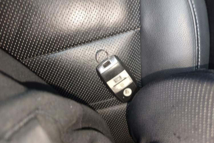 Used Kia Sorento 2015 Sorento L 2.0T Gasoline 4WD Elite Edition 5 Seats China IV Standard