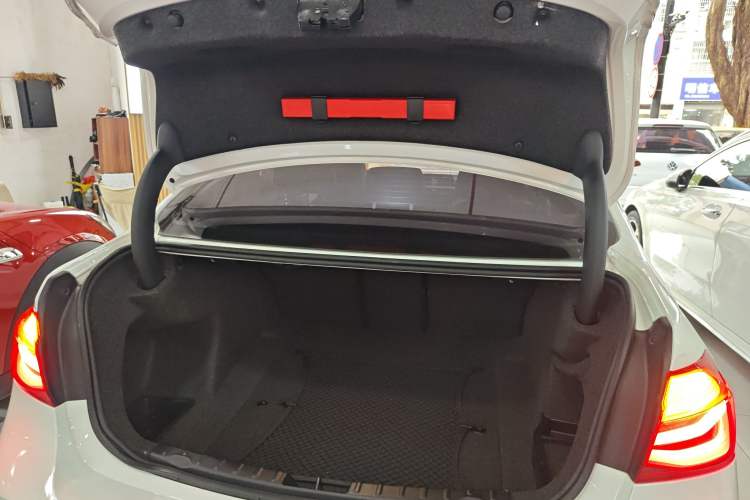 Used BMW 3 Series 2018 320i M Sport Package Trunk