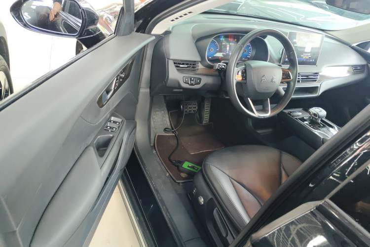 Used Hongqi E-QM5 2021 Online Booking Charging T3 Edition 4 Seats