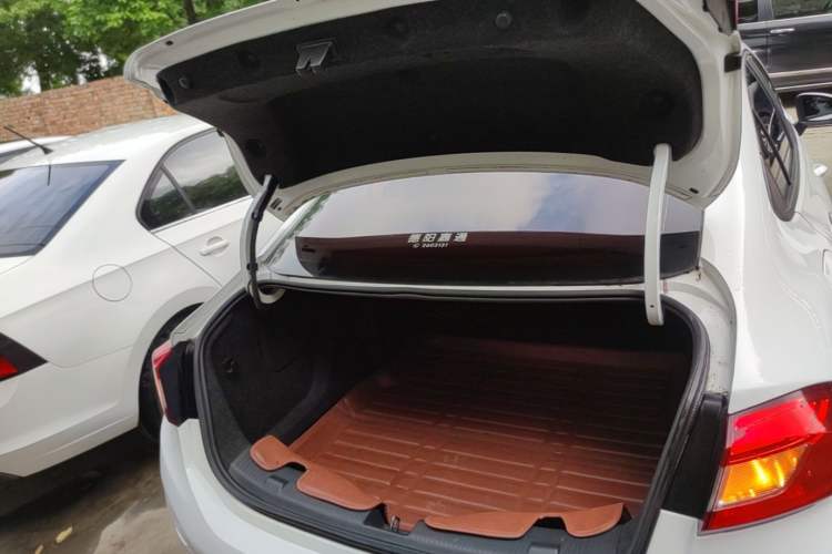 Used Chevrolet Cruze 2018 320 Automatic Pioneer Sunroof Edition
