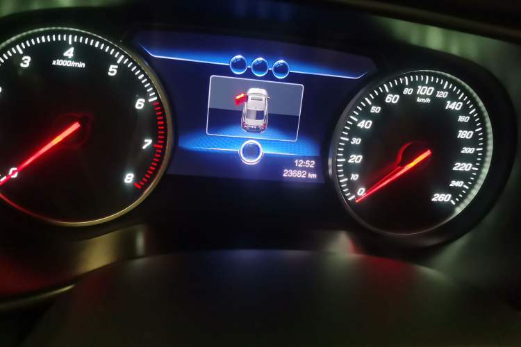 Used Hongqi H5 2022 Classic Model Facelift 1.5T DCT Qiyun Edition Odometer Close Up