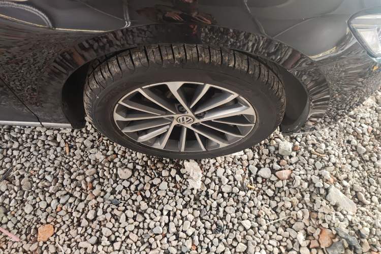 Used Volkswagen Magotan 2020 330TSI DSG Luxury Edition Right Front Wheel Hub