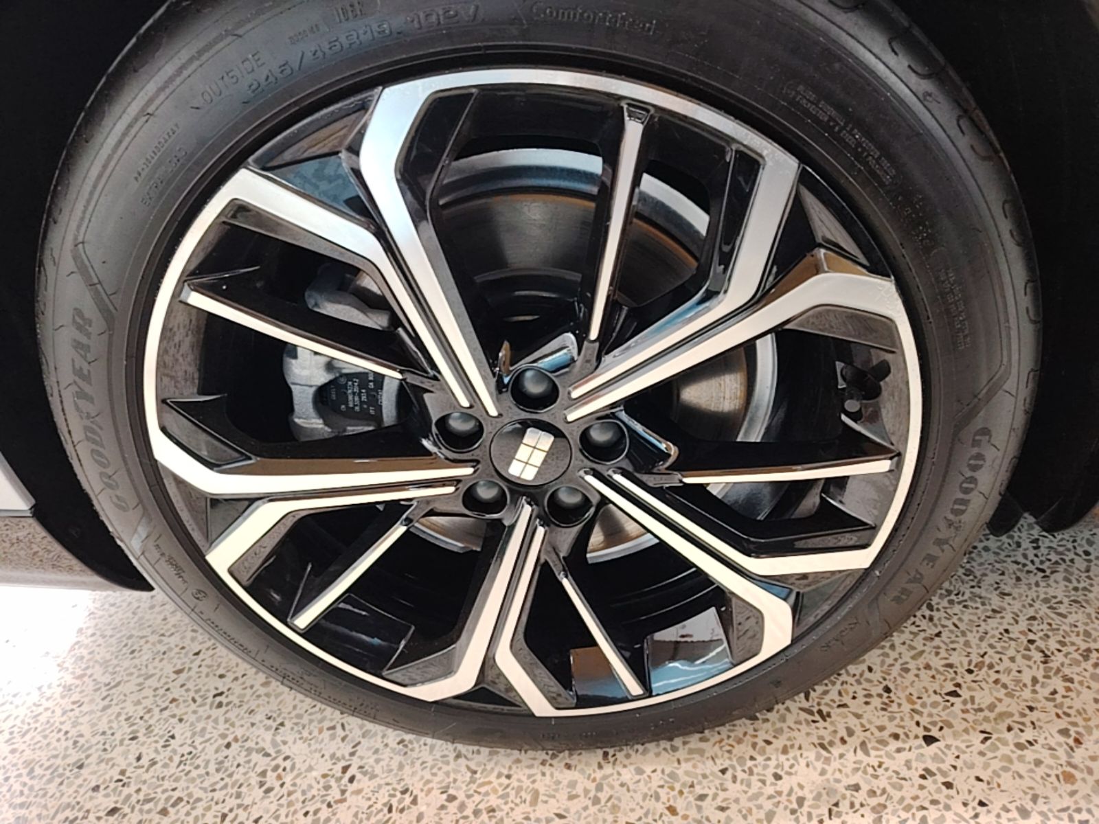 Geely Galaxy E8 2025 700 km Long-Range Intelligent Driving Version — снимка 11