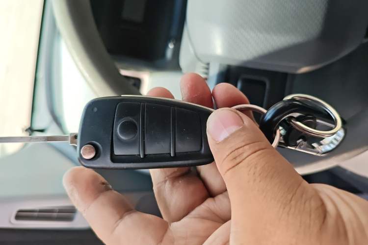 Used Chery QQ Ice Cream 2023 120km Ice Cream-Type Lithium Iron Phosphate Vehicle Key