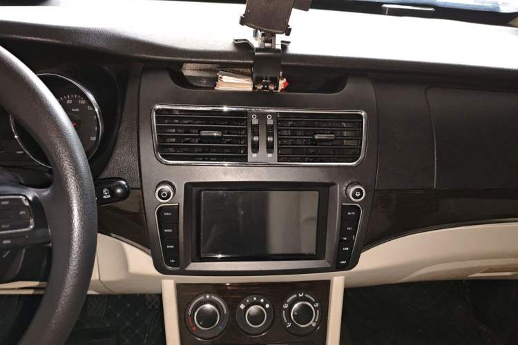 Used Yema Spica 2018 1.5L Manual Luxury Model
