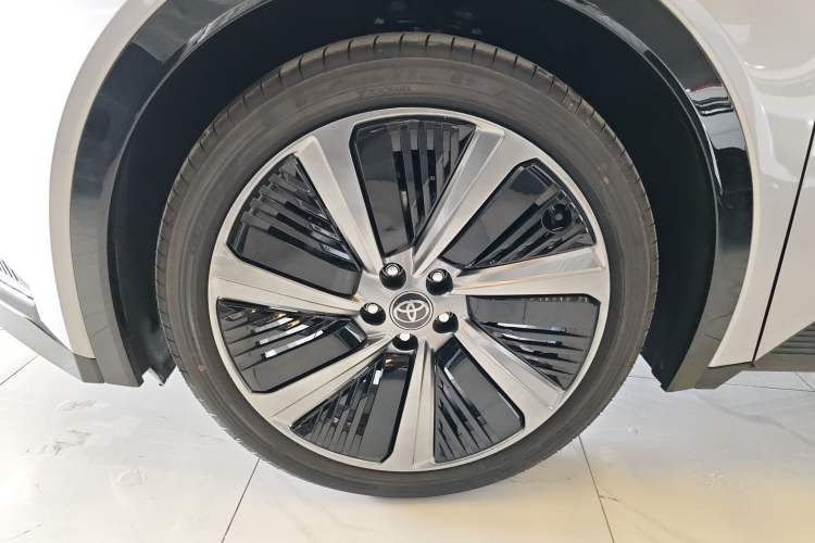 Used Toyota bZ5 2025 Model 550 PRO Left Front Wheel Hub