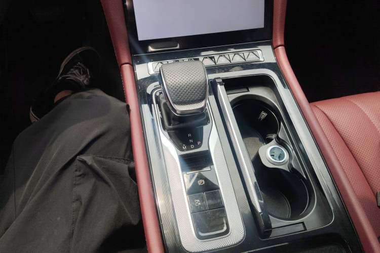 Used Hongqi H5 2025 1.5T DCT Qiyun 500 000th Unit Commemorative Edition
