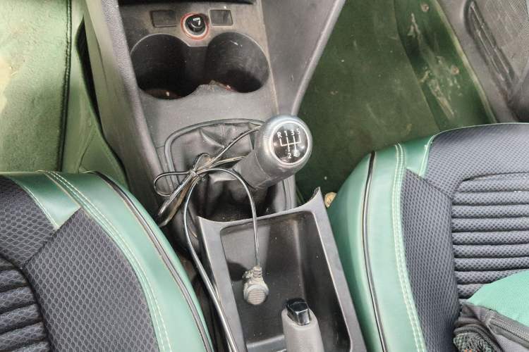 Used Volkswagen Polo 2013 1.4L Manual Fashion Edition Gear Lever