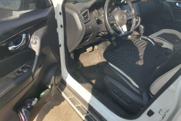 Used Nissan X-Trail 2019 2.0L CVT Smart Connect Comfort Edition 2WD Interior 3