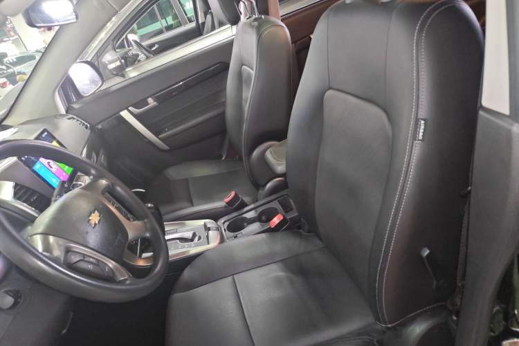 Used Chevrolet Captiva 2015 2.4L Two-Wheel Drive Urban Version 7 Seats Left Front Seat