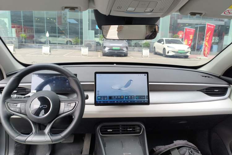 Used BYD Seal 05 DM-i 2025 DM-i Intelligent Drive 120KM Flagship Model Center Console