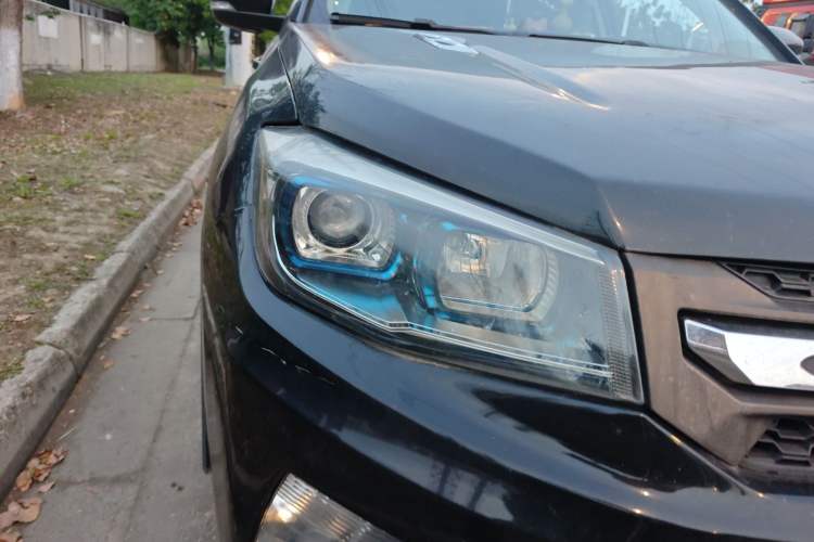 Used CHANGAN CS75 2014 2.0L Manual Luxury Version China V Standard Right Front Headlight