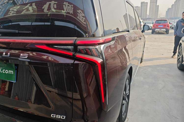 Used SAIC MAXUS G90 2022 2.0T Xingyun Seven-Seater Version
