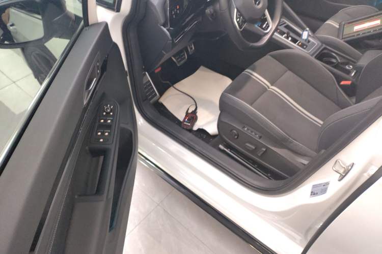 Used Volkswagen Golf 2023 Facelift 280TSI DSG R-Line Lite
