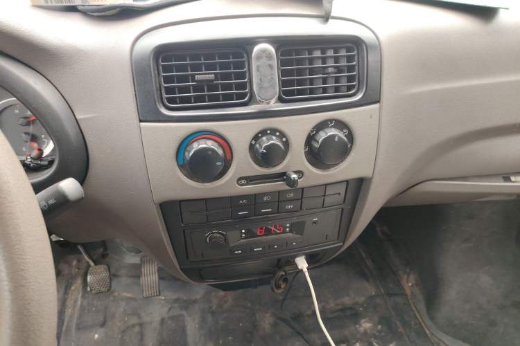 Used CHANGAN KUAYUE V3 2017 1.2L Box-Type Truck DK12-10
