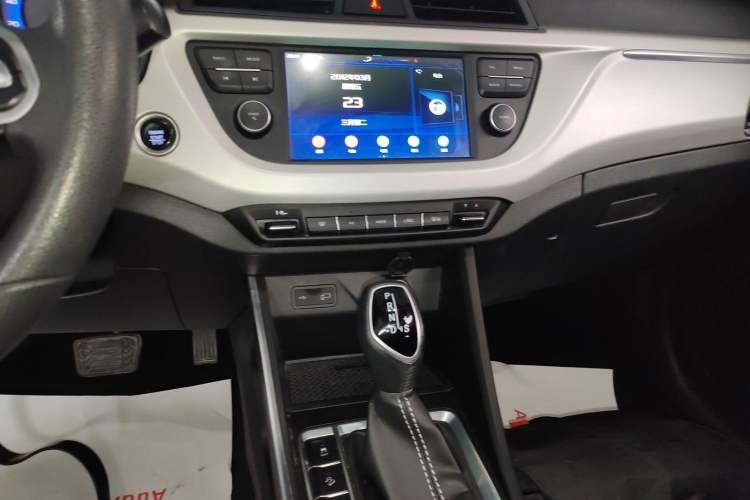 Used Geely Auto Vision X3 2020 1.5L CVT Elite Edition Audio And AC Panel