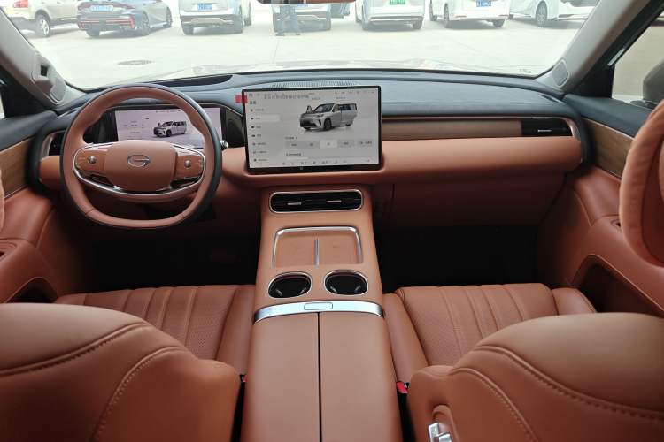 Used GAC Trumpchi S9 2025 Model Qiankun Ultra 6-Seater Center Console