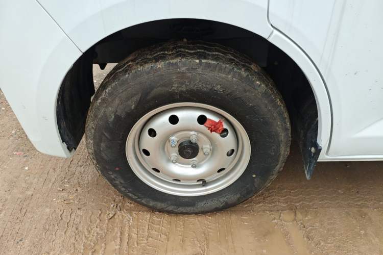 Used Chana Ruixing EM80 2025 Customized Passenger Version 6-Seater 300km Side-Hinged Doors
