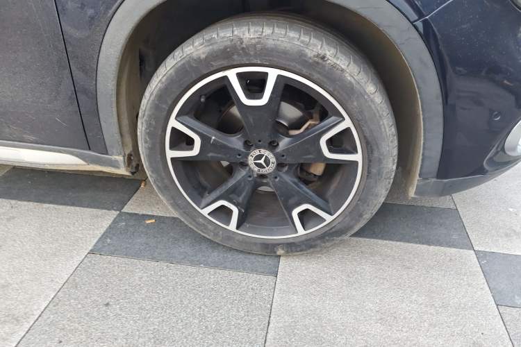 Used Mercedes-Benz GLA 2017 GLA 220 4MATIC Fashion Model Right Front Wheel Hub