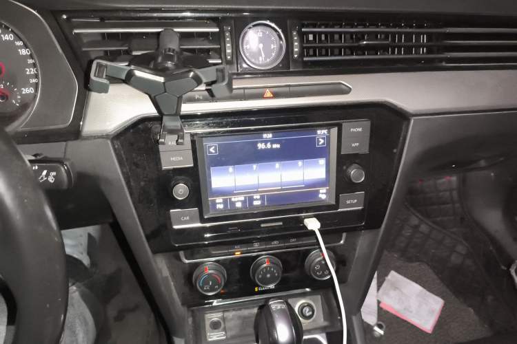 Used Volkswagen Magotan 2018 330TSI DSG Advanced Model Audio And AC Panel