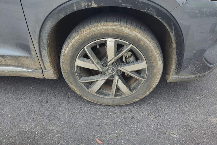 Used BYD Song Pro New Energy 2023 Champion Edition DM-i 110KM Beyond Model Right Front Wheel Hub