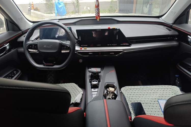 Used CHANGAN OSHAN Z6 2022 Blue Whale 1.5T DCT Luxury Model Center Console