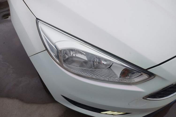 Used Ford Focus 2015 Hatchback EcoBoost 125 Automatic Supreme Style Edition Right Front Headlight