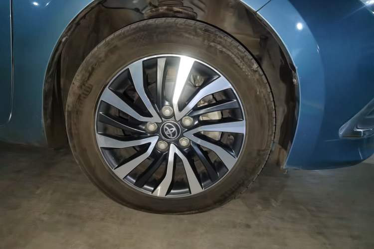 Used Toyota Corolla 2016 Dual-Engine 1.8L E-CVT Elite Edition
