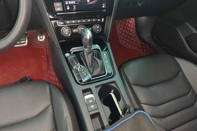 Used Volkswagen FAW-Volkswagen CC 2019 330TSI Glamour Edition China V Standard Gear Lever