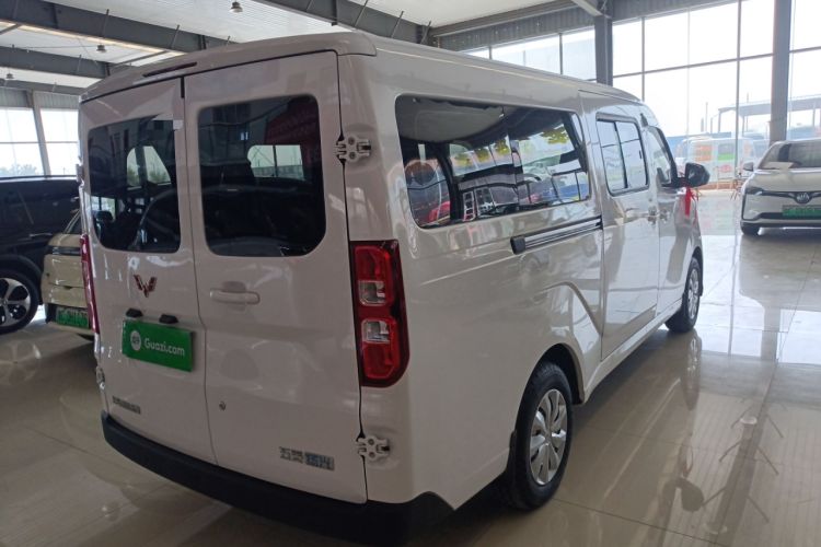 Used Wuling Yangguang 2024 300KM Comfort Version Passenger Van 75kW Rear Right 45 Deg