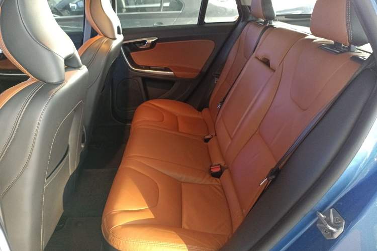 Used Volvo V60 2015 T5 Zhiya Edition