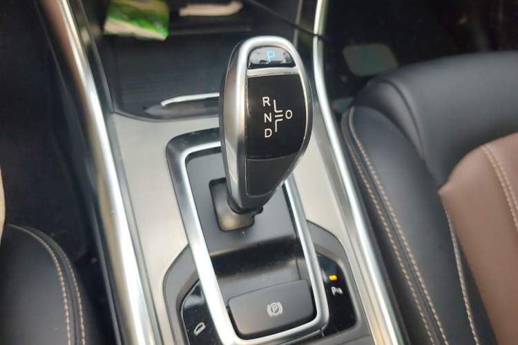 Used BYD Song New Energy 2017 Song DM 1.5TID All-Wheel Drive Luxury Model Gear Lever