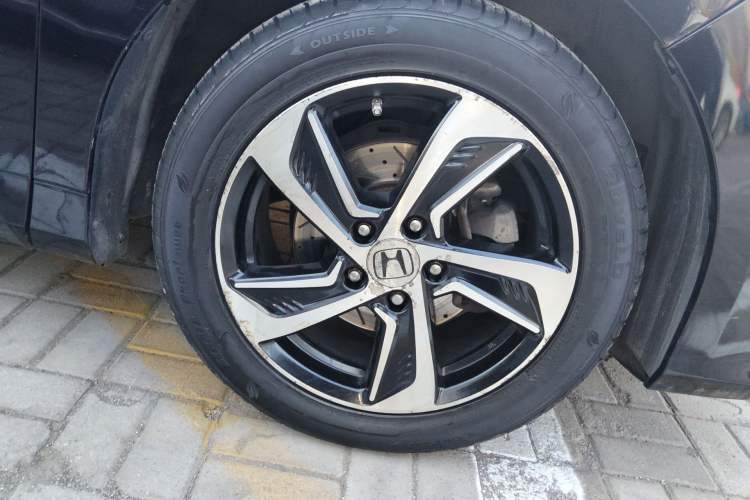 Used Honda Odyssey 2015 2.4L Smart Edition Right Front Wheel Hub