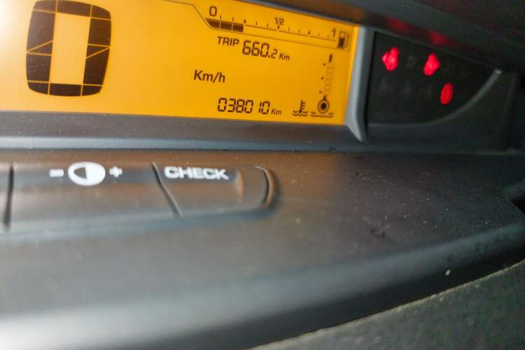 Used Citroen C-Quatre 2014 VTS Version 1.6L Manual - Premium Model Odometer Close Up