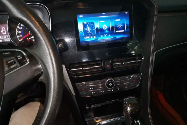 Used Venucia T70 2018 2.0L CVT Smart Enjoyment Version
