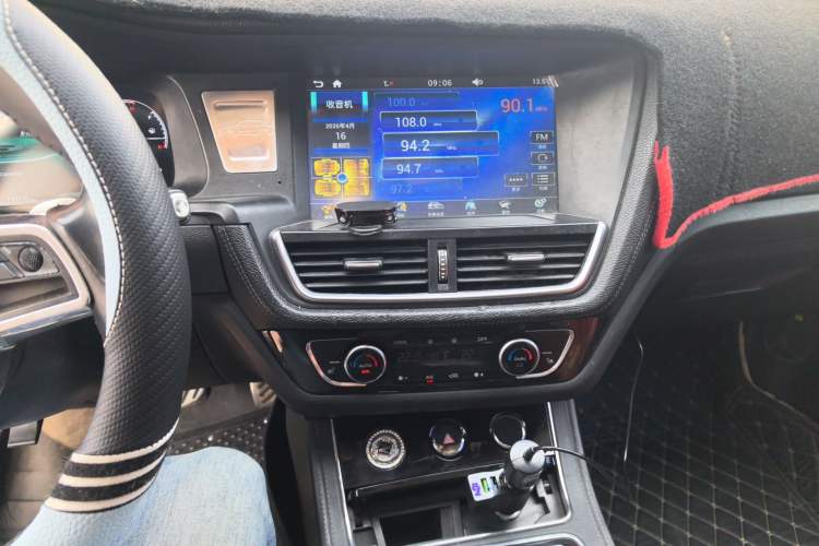 Used Zotye T600 2016 Sport Edition 2.0T DCT Prestige Model Audio And AC Panel