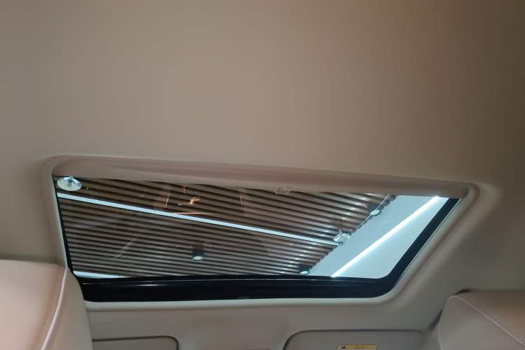 Used Buick GL8 2023 Facelifted Land Cruiser Executive Luxury Version