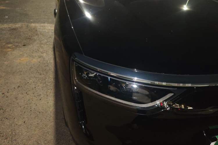 Used Hima AITO M8 2025 Extended-Range Max+ Version 53.4 kWh 5-Seater Edition Right Front Headlight