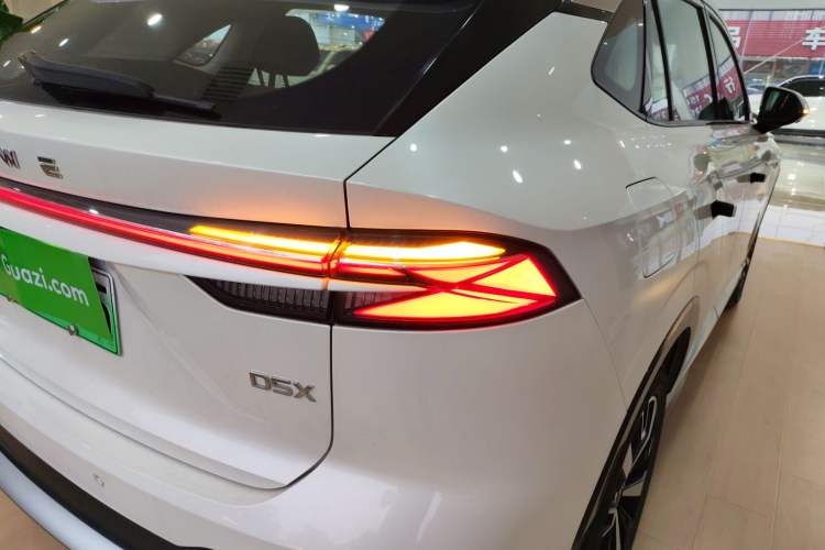 Used Roewe D5X DMH 2024 135 Tech Edition