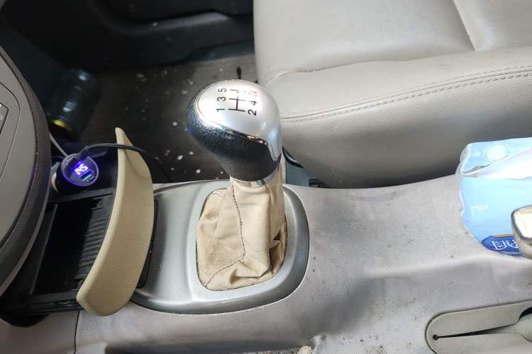 Used JAC Group Refine M2 2012 1.8L MT Business Luxury 5-Seater
