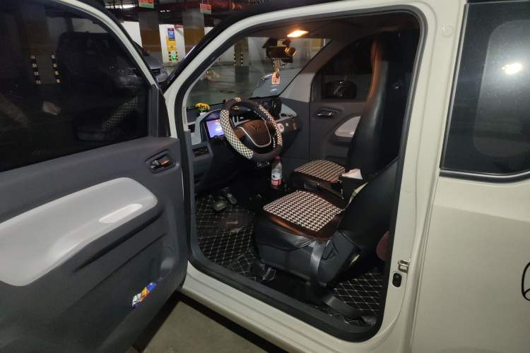 Used Wuling Hongguang MINIEV 2022 Macaron Premium Model – Lithium Iron Phosphate