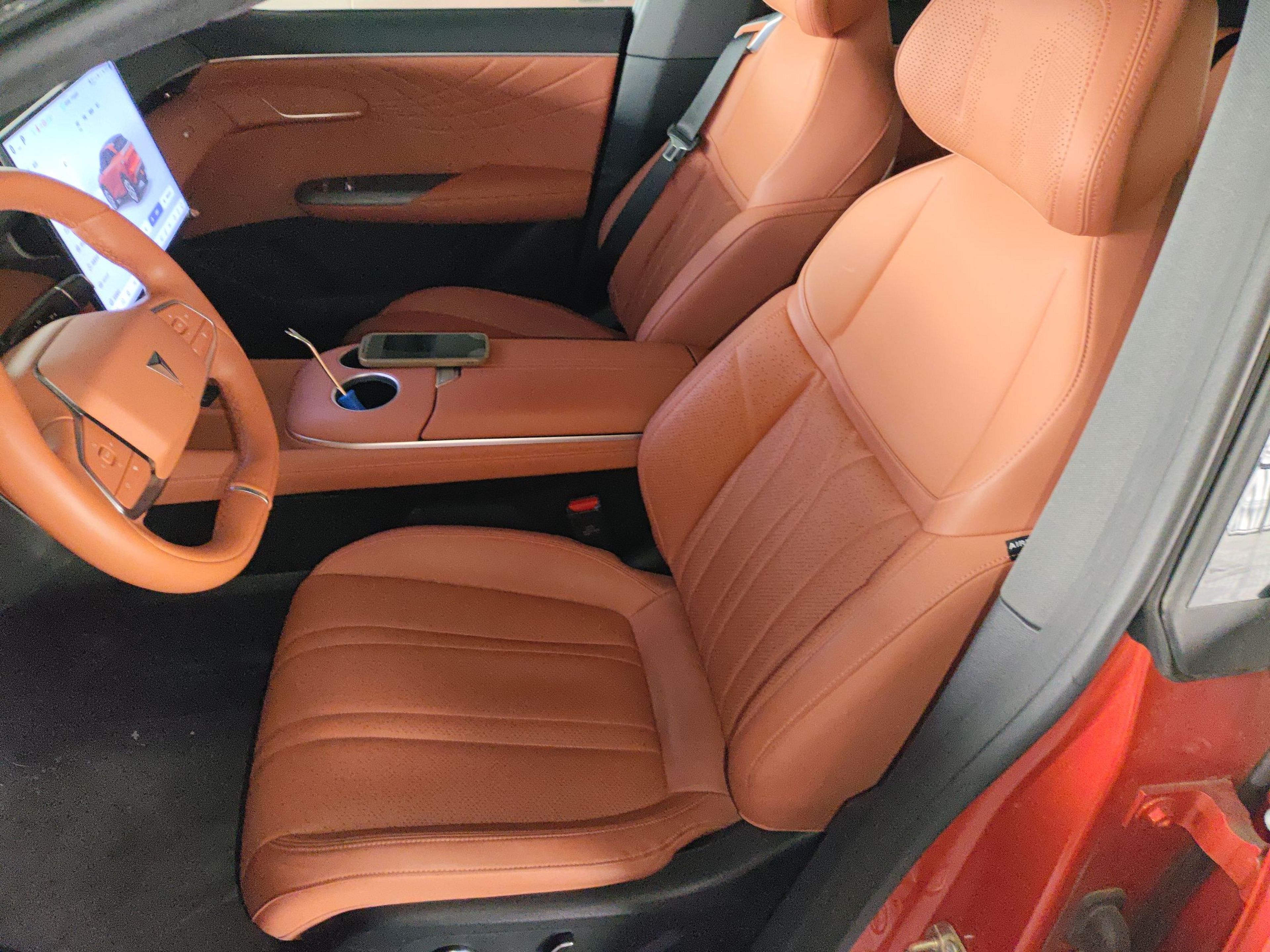 Переднее сиденье в автомобиле