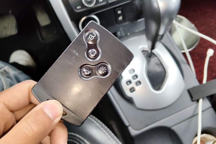 Used Renault Koleos 2014 Revised Version 2.0L Two-Wheel Drive Fashion Edition Vehicle Key