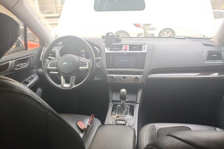 Used Subaru Outback 2015 2.5i Luxury Navigation Edition Center Console